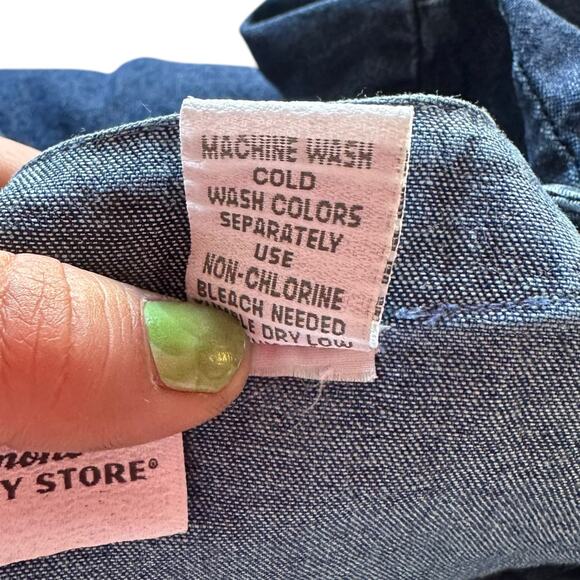 Womens Shirt Medium Blue Denim Lightweight Button Front VNeck Western Rustic - Picture 5 of 7